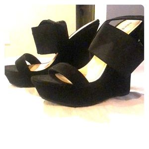 Black wedges